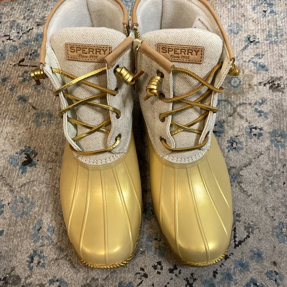 New Sperry Saltwater Metalic Gold Fleece Lined Waterproof Duck Rain Boot Sz 10